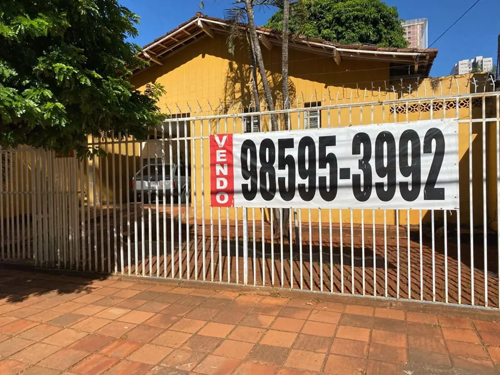 Descrição do ImóvelVende-se Casa em Goiânia no Setor Bueno, 3 Quartos, sendo 1 s...