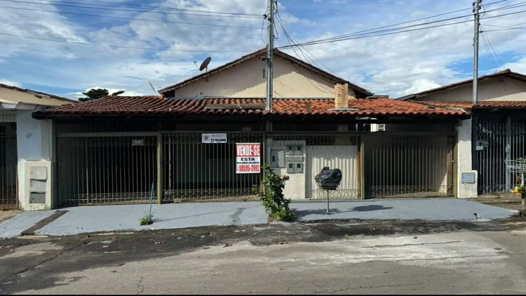 Venha conferir esta maravilhosa casa à venda no Setor Bueno, com todas as caract...