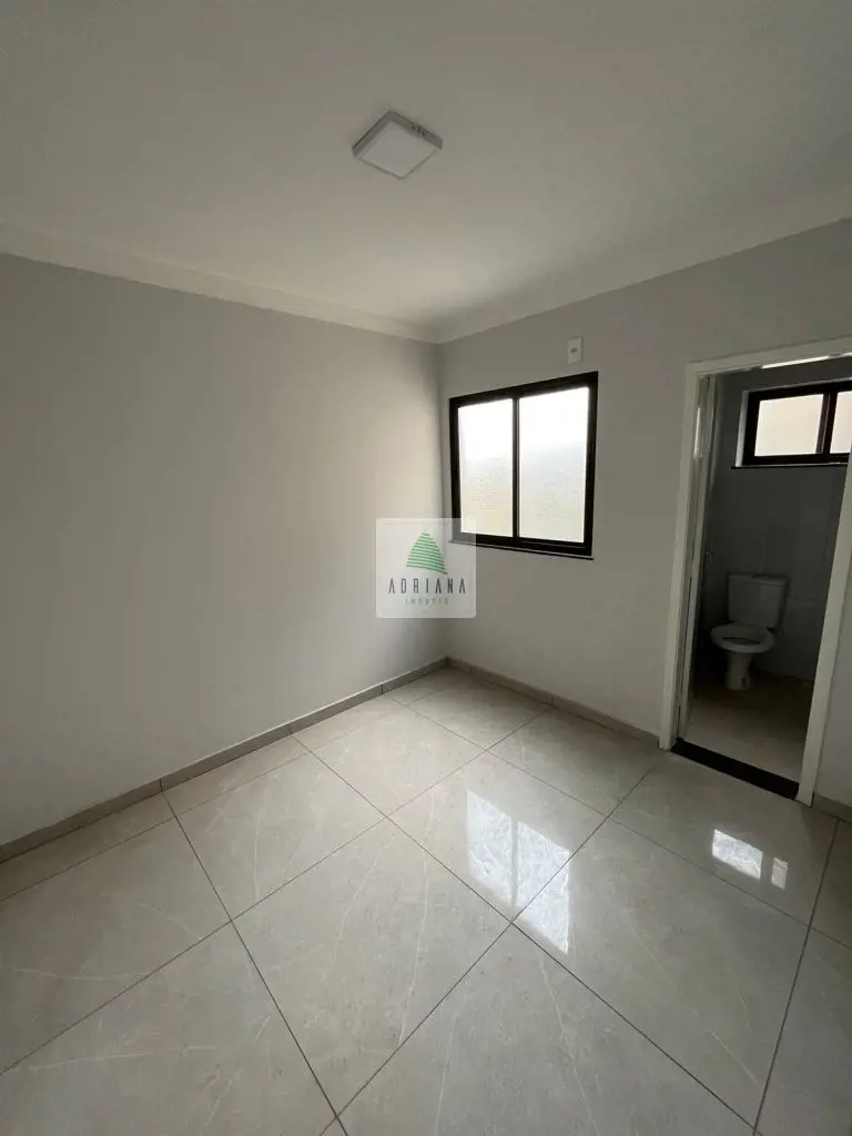 3 quartos sendo 1 suíte, todos com armários, sala ampla, banheiro social, cozinh...