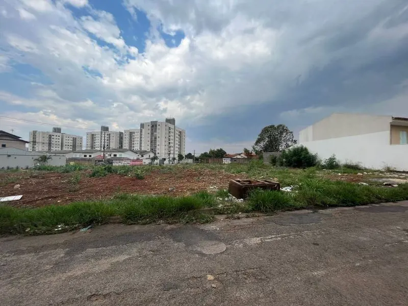 HENRIQUE: 9 8 1 9 8-4 2 4 0 (whatsapp) Área residencial para Venda na Rua Prince...