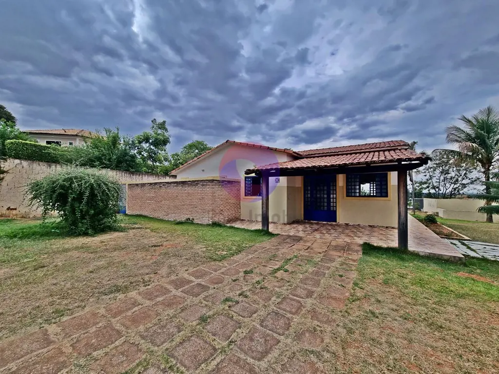 Ótima casa na quadra 25 do Park Way em condomínio formado com uma linda vista pa...