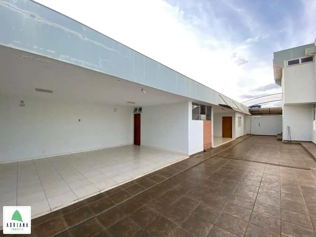 Sobrado Exclusivo no centro de Anápolis. Ótima localização. O sobrado possui na ...