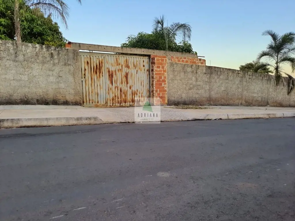 quitados, escriturados , totalizando 1.2000 m2 ao todo, Estão murados na frente,...