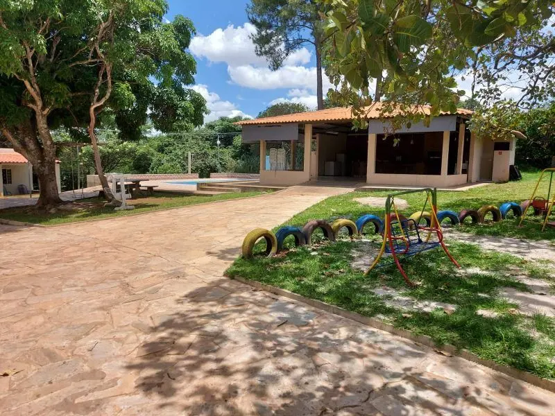 Excelente chácara contendo pouco mais de 8.000 m² com córrego por trás da propri...