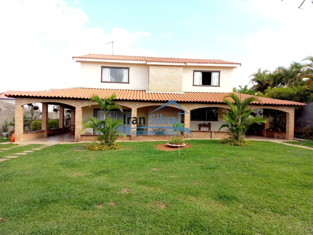 VENDO LINDO SOBRADO EM UM DOS CONDOMINIOS MAIS REQUISITADOS DE BRASILIACONTENDO:...