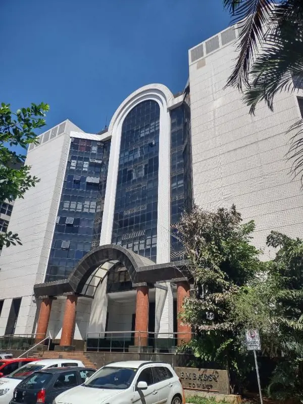 Alugamos ótima Sala no SRTV/Sul Qd. 701 Bloco K - Ed. Embassy Tower, composta de...