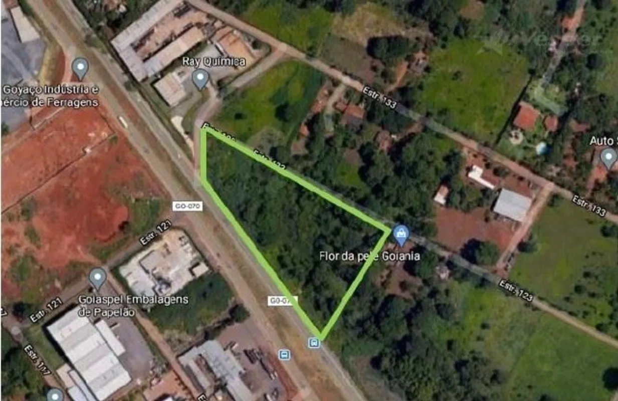 Excelente área às margens da rodovia GO 070.Oportunidade de investimento.Fone: 3...