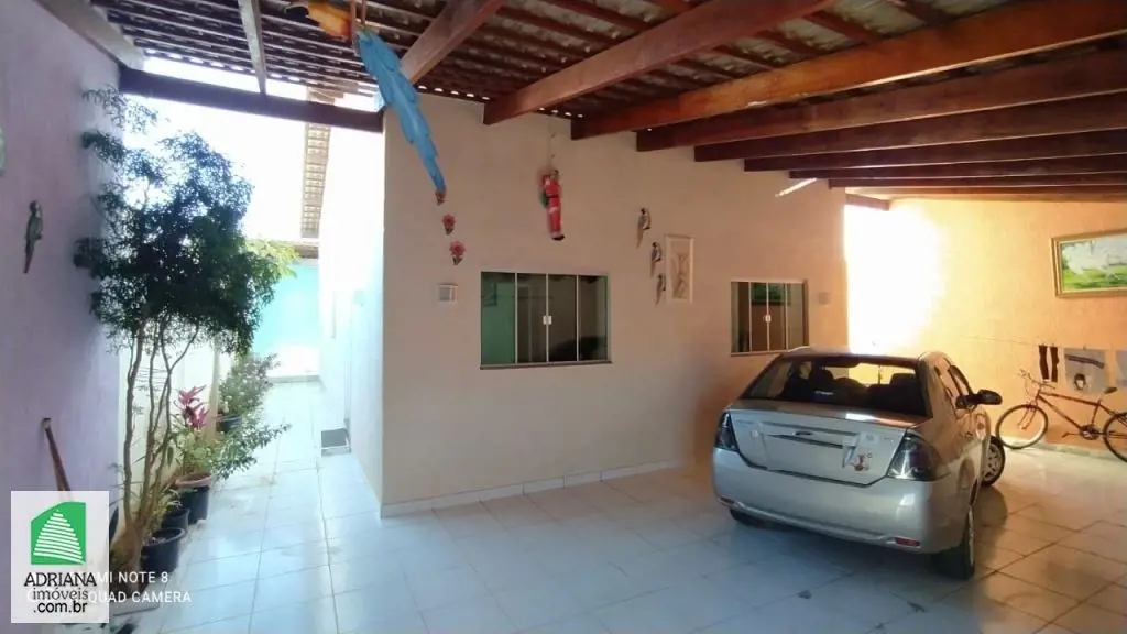 3 quartos, sendo 1 suíte, sala, copa, cozinha com armários, banheiro social, áre...