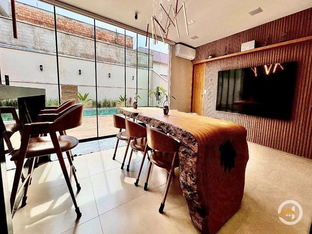 Sobrado no Condomínio Jardim Veneza, porteira fechada, 4 suítes plenas sendo 3 n...