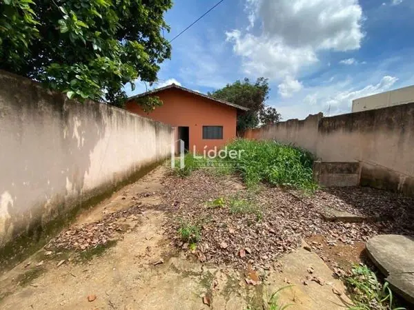 Imóvel para renda com 360 m² de área total. 02 casas de renda contendo: 02 quart...