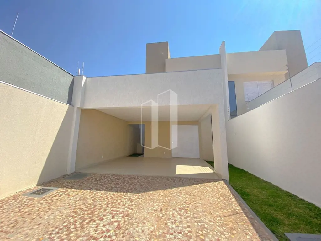  Casa com 150 m² de área útil e 200 m² de área total.  Composta por 03 suítes, s...