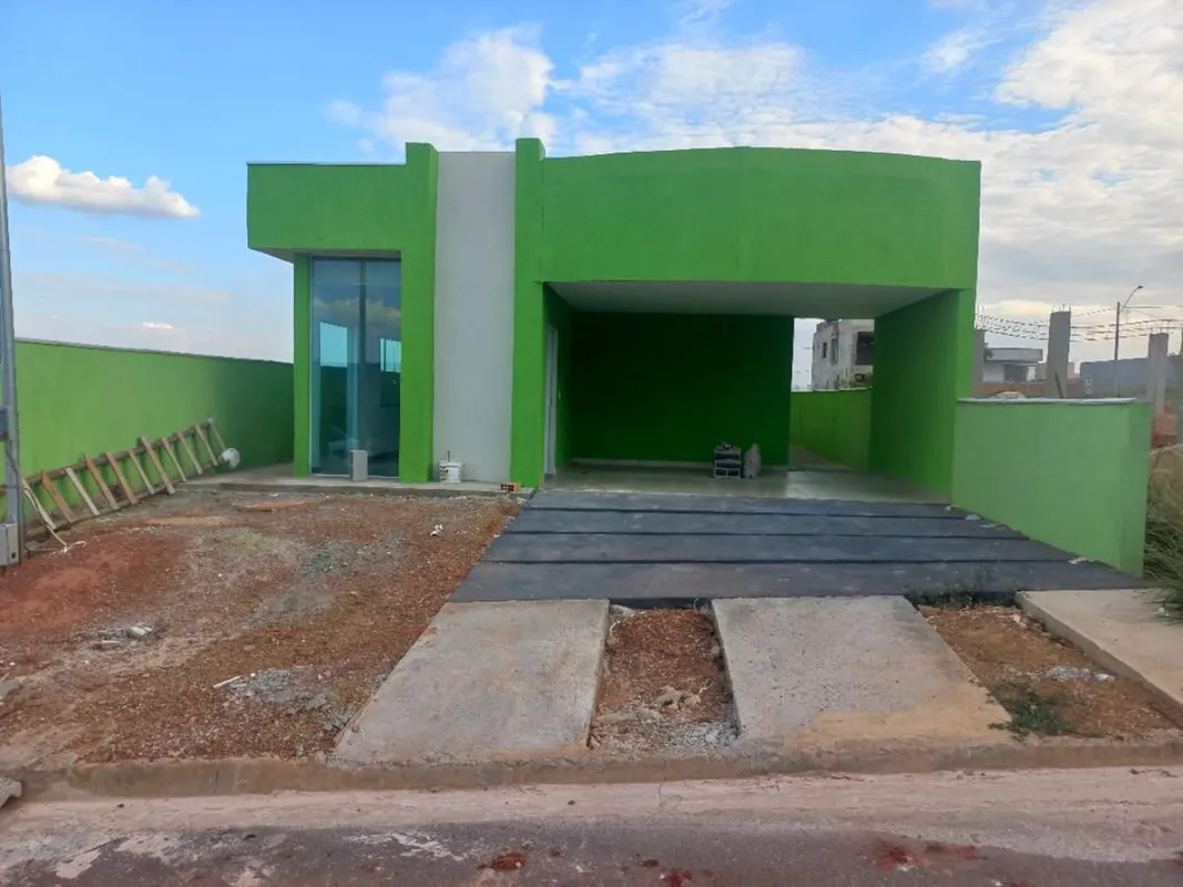 LINDA CASA 3 QUARTOS, SENDO 1 SUÍTES, NA LAJE, ACABAMENTO DE PRIMEIRA EM ANDAMEN...