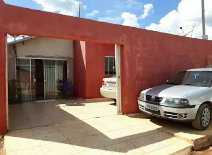 Ótima casa reformada, 2 quartos, sendo 1 com suíte, piso em porcelanato, banheir...