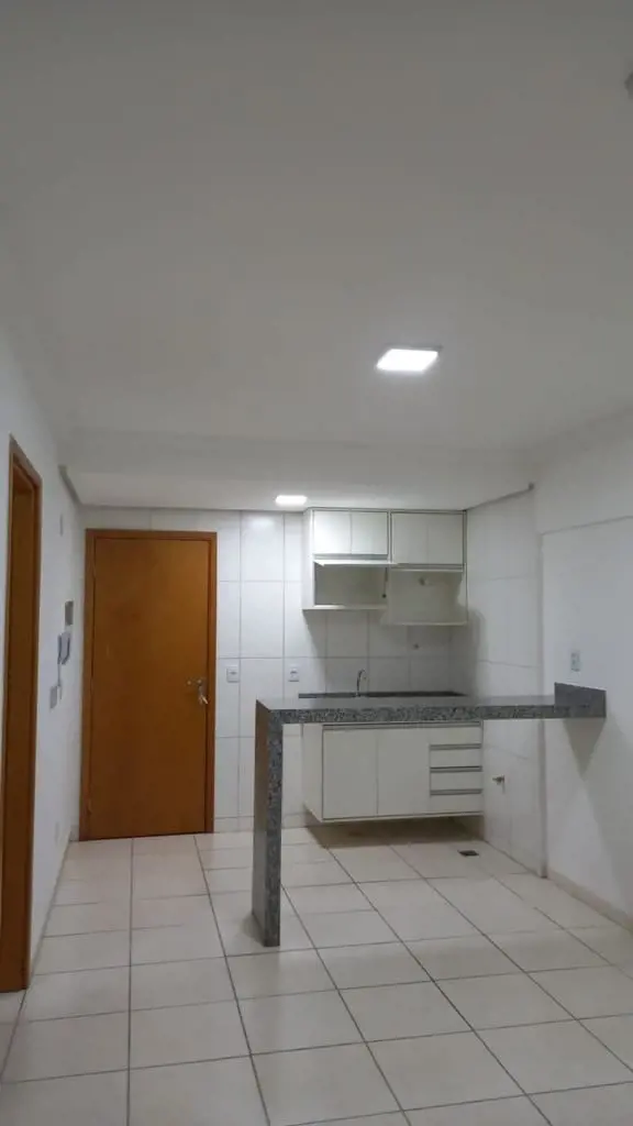 Apartamento com 3 quartos sendo 1 suite com banheiro grande. Possui varanda priv...