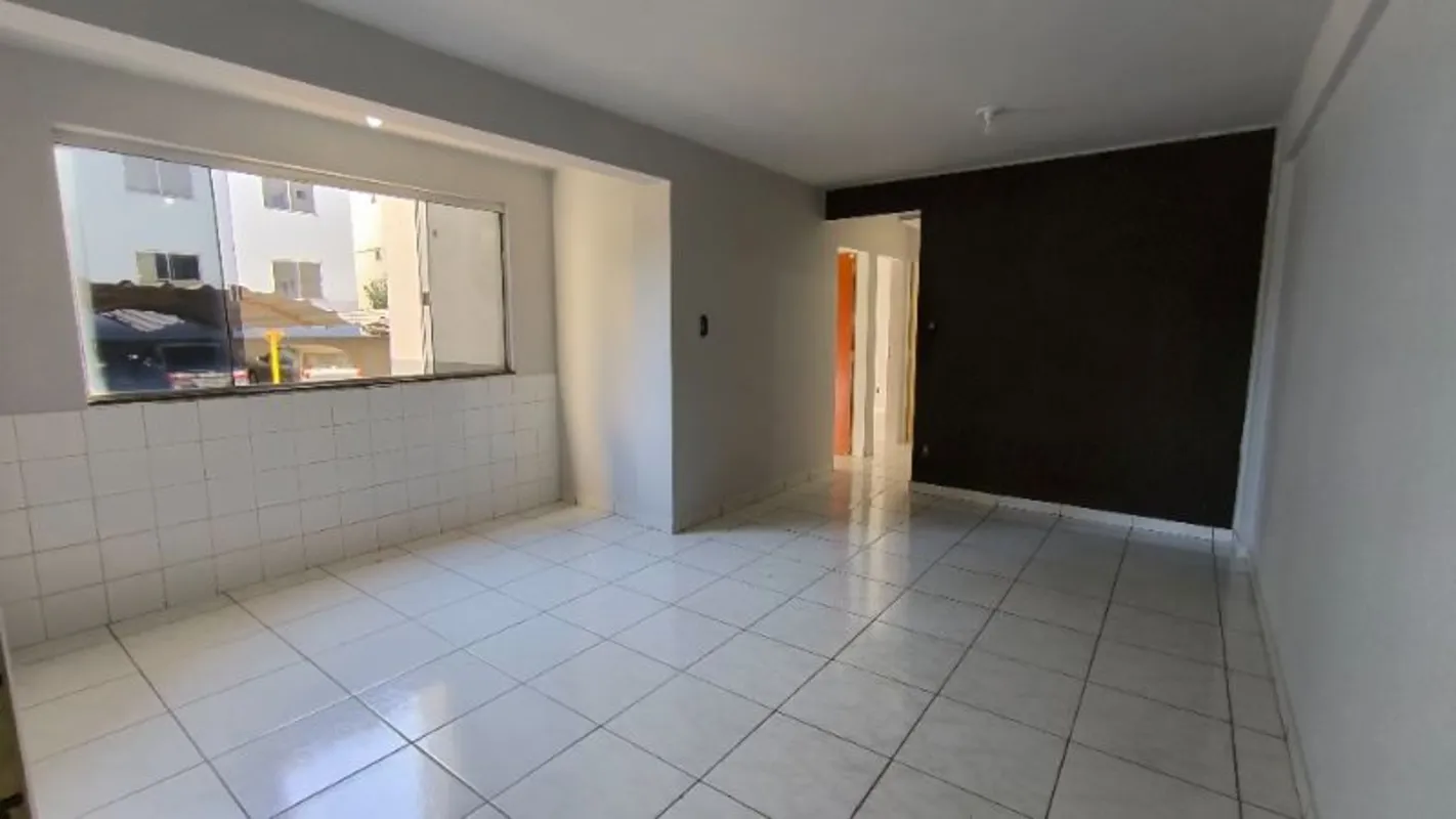 HENRIQUE: 9 8 1 9 8-4 2 4 0 (whatsapp) Apartamento Térreo na Rua 38, Residencial...