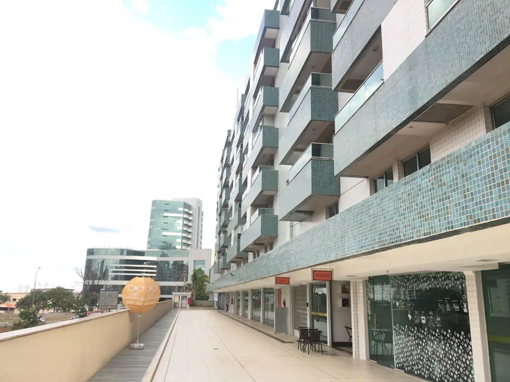 Sala com divisórias, varanda, copa, banheiroFinal de corredorPrédio novo com por...