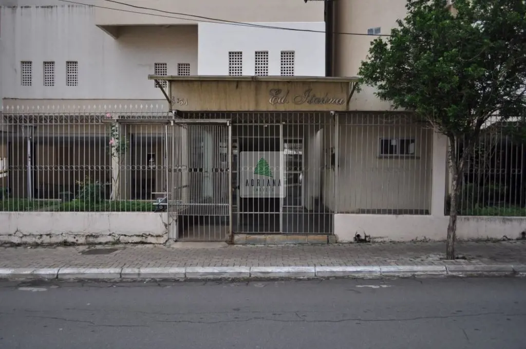 3 quartos, sendo 1 suíte, sala, banheiro social, copa, cozinha, área de serviços...