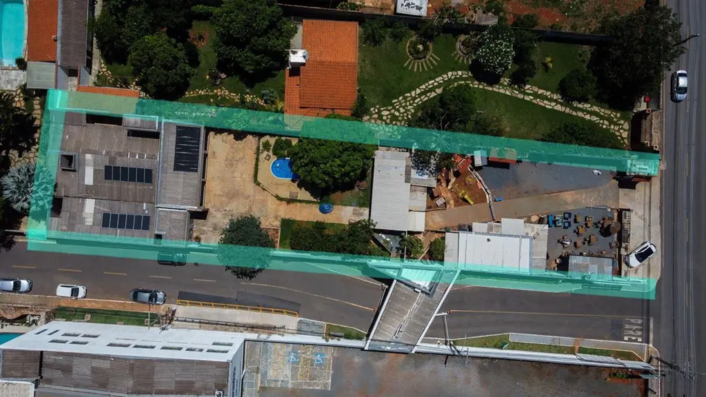 - Lote comercial/residencial;- Em frente ao colégio Coc.- Sugestões de comércio ...