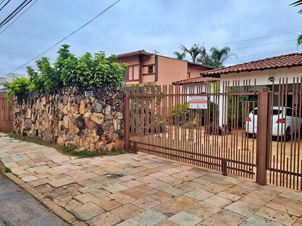 Conforto e Potencial no Lago Sul - Casa de 3 Quartos com Suíte e Área GourmetSHI...