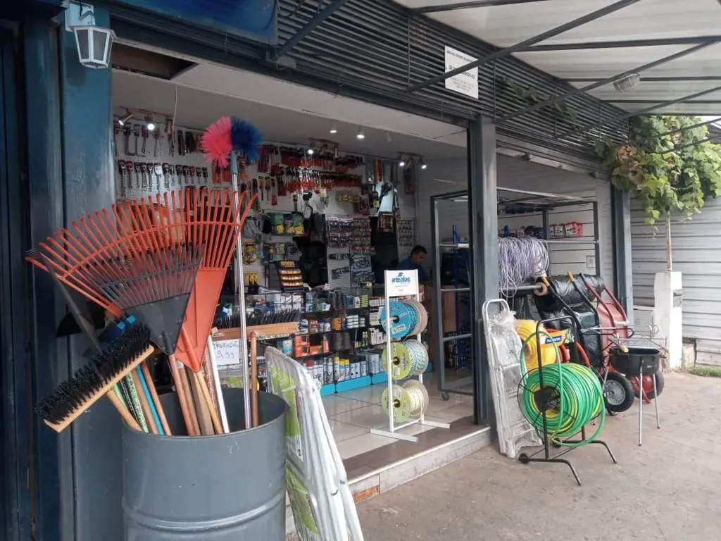 Vende-se Ferragista e Chaveiro no Setor SulOportunidade de montar seu negócio.Lo...