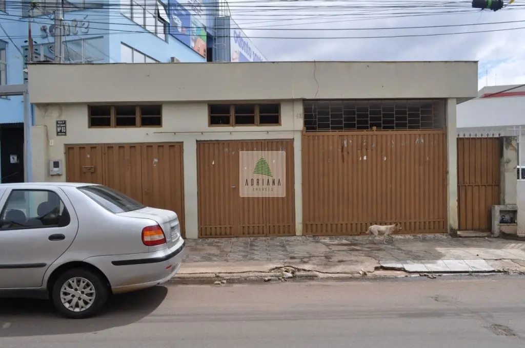 casa ampla com vocação comercial e residencial, 3 quantos, sendo 1 suíte, 2 sala...