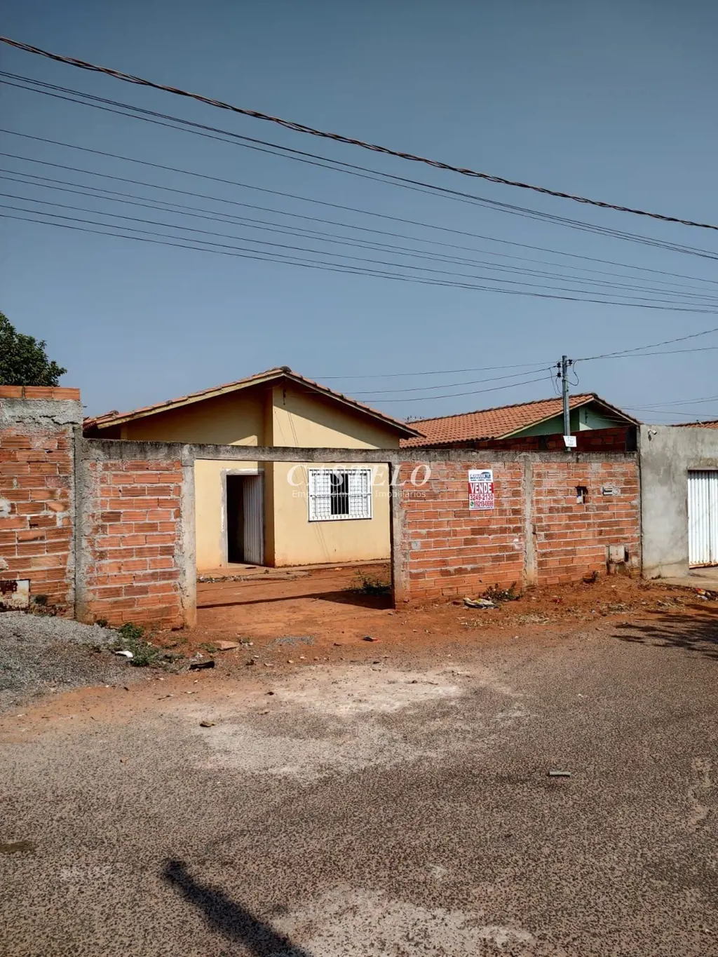 Casa residencial, contendo 2 quartos sendo 1 suíte, sala, cozinha, banheiro soci...