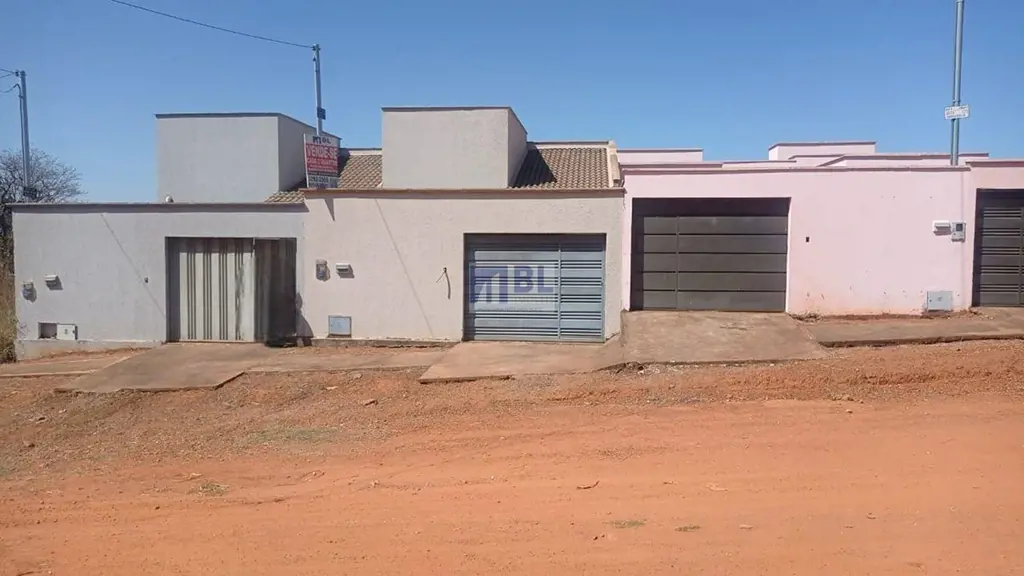 CASA À VENDA BAIRRO ITAPUÃ EM APARECIDA DE GOIÂNIA.Casa térrea construída sobre ...