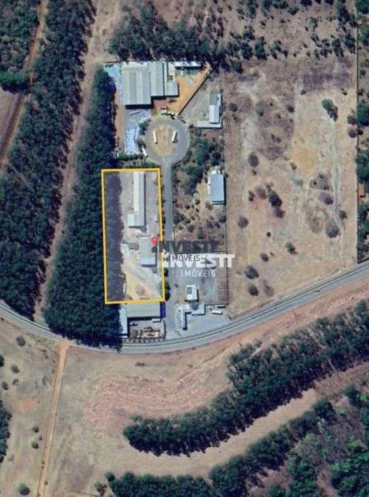 Área com 10.000m2, localizada no Parque Industrial de Abadia de Goiás. Possui um...