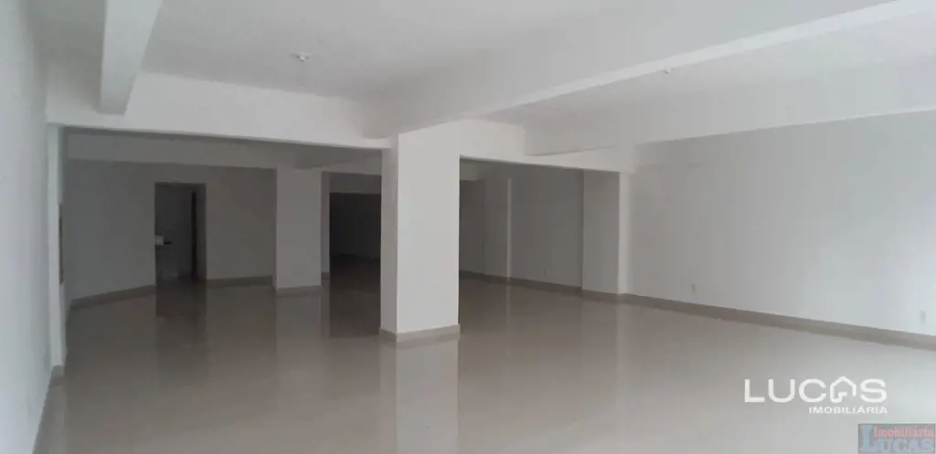 Excelente Loja reformada na CNB 4 Comercial Norte com aproximadamente 300m² mais...