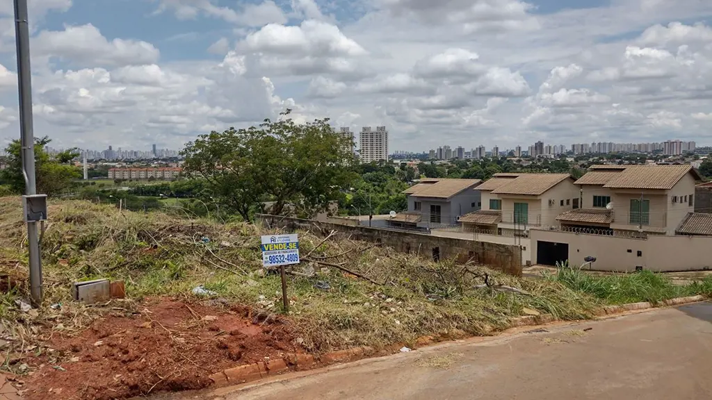 LOTE A VENDA NO RESIDENCIAL CIDADE VERDE, COM 360 QUADRADOS, ESCRITURADO, COM IN...