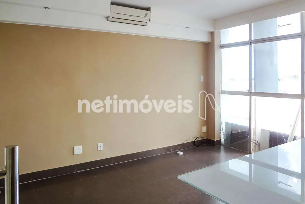 Salas comerciais conjugadas - SIA Trecho 1 Localização:Bloco A - À poucos minuto...