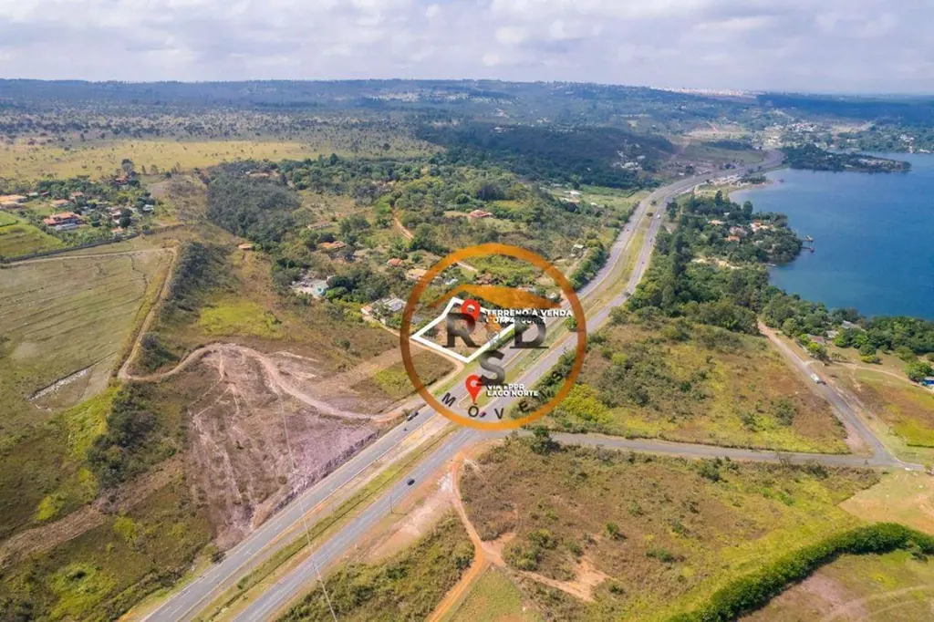 ESPETACULAR LOCALIZAÇÃOGrande lote no SMLN MI 05, 4.200m2, com uma pequena casa....