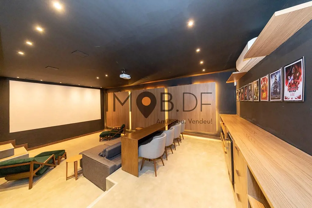 Linda casa com projeto excelente projeto e vista sensacional! Casa em condomínio...