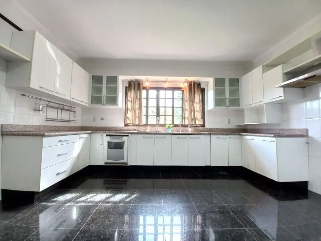  DISPONÍVEL - LAGO OESTE Sobre a casa:Excelente imóvel situado em terreno plano ...