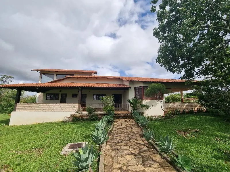  DISPONÍVEL - LAGO OESTE Sobre a casa:Excelente imóvel situado em terreno plano ...