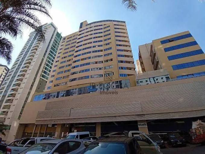 JB ROCHA IMÓVEIS VENDE - DUPLEXApartamento Duplex no Edifcio Cosmopolitan, 01 su...