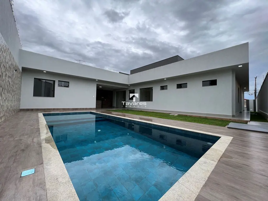 DADOS GERAIS- Área do Terreno: 500m²;- Área Construída: 330m²;- Código: JT416DES...