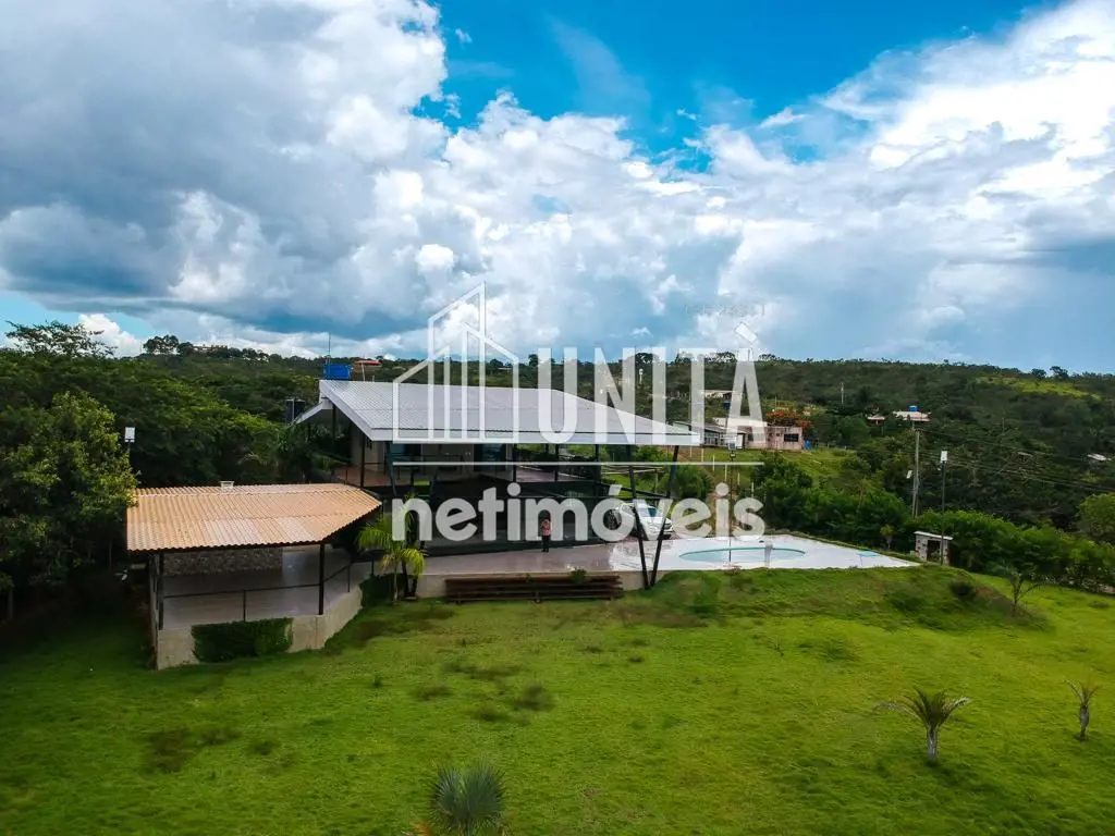 UNITÀ NETIMÓVEISSua casa de campo te espera! Chácara de cinema com projeto arqui...