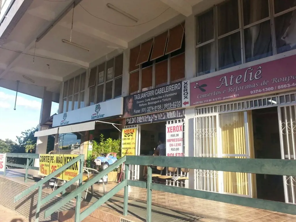 Essa unidade está no 1° andar, toda mobiliada. Possui 1 quarto com cama de casal...