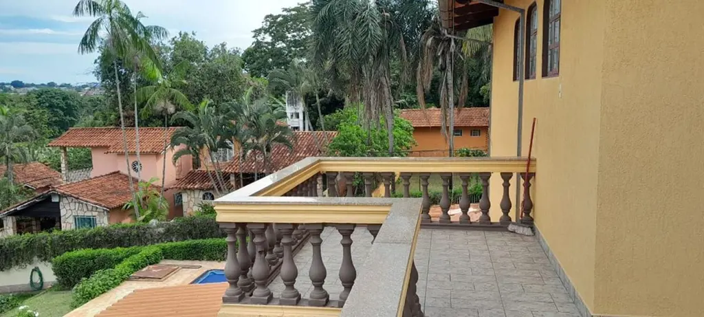 Chácara rica em arvores frutíferas, plantas ornamentais, toda gramada e em ótimo...