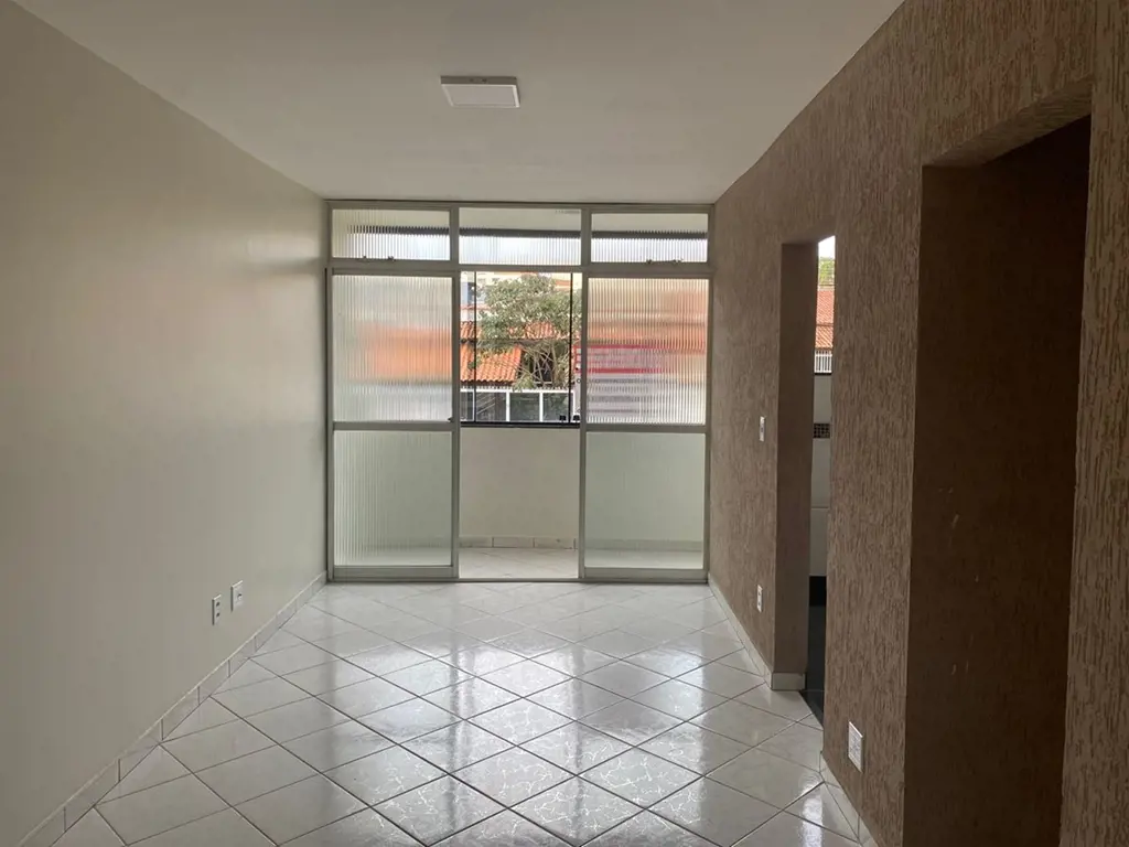 Descubra seu novo lar no coração de Sobradinho! Este apartamento de 2 quartos, l...