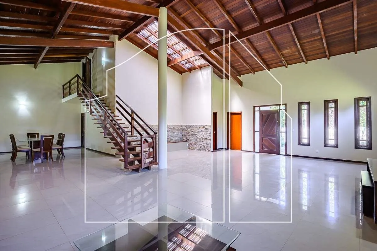 DALL'OCA IMÓVEIS ALUGA:Ótima casa, em condomínio fechado, com iluminação natural...