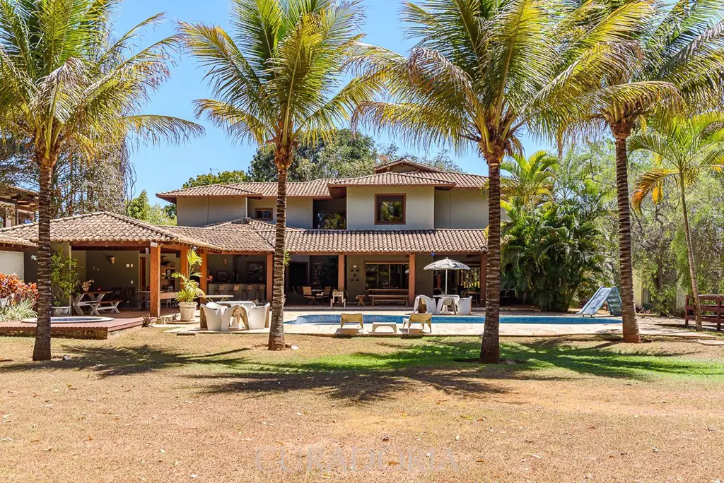 Casa de 700 m2, totalmente mobiliada ( no caso de locação ), implementada em um ...