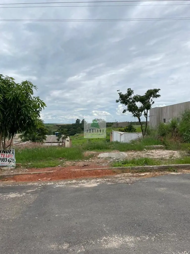 2 terrenos com valor de R$ 80,000,00 casa , área de 200 m² sendo 10x20 08/06/24