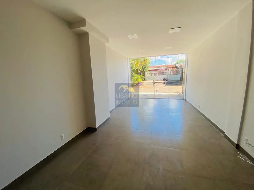 Alugo loja na QN 410, Samambaia Norte, Edifício Manuela Aguiar.Prédio novo, prim...