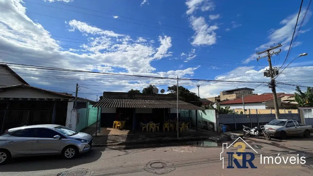 Lote com casa à venda no Setor Coimbra em GoiâniaCom lote de 390m² de área total...