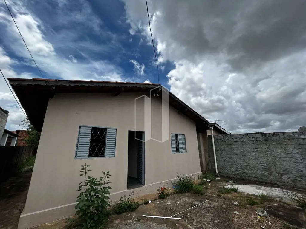 Casa de 56 m² com 300m² de terreno, excelente localização, próximo a Av. Igualda...