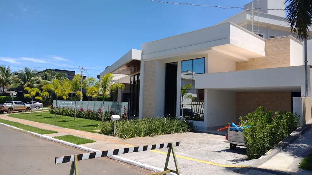 CASA A VENDA COM 4 SUÍTES, COM 262 METROS, NO CONDOMÍNIO DO LAGO-GOIÂNIA- GOIÁS....