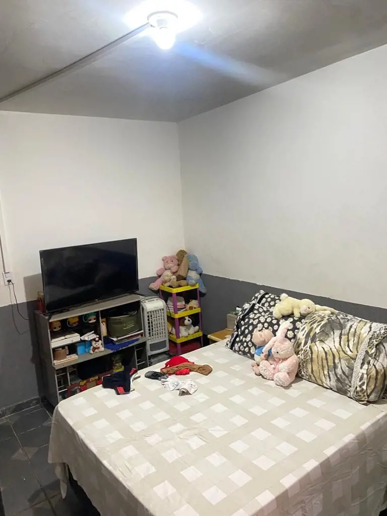 - Localizada em um lote de 250m². - A casa possui 3 quarto, 1 suíte e 2 banheiro...