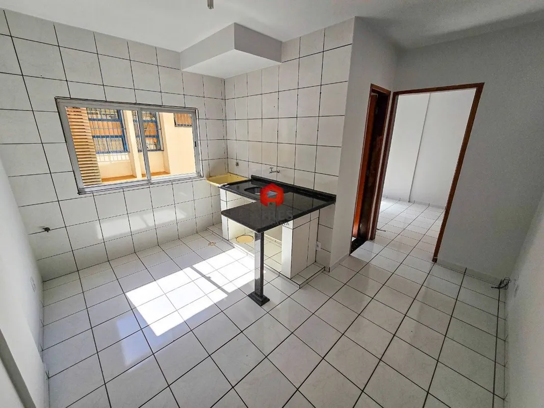 Localizado no Setor Leste Universitário, com aproximadamente 30m² composto de: q...